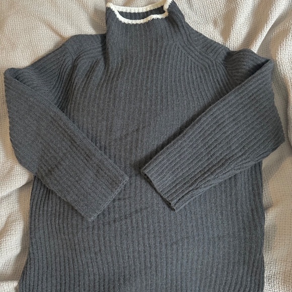 Theory Karenia Cashmere And Felted Wool Turtleneck Sweater sz M - Picture 4 of 6